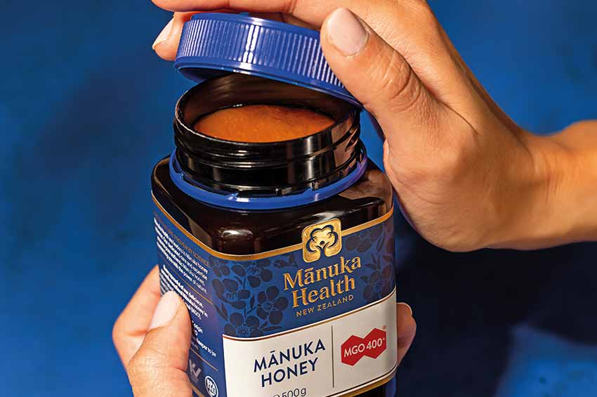 Med Manuka v plastové sklenici